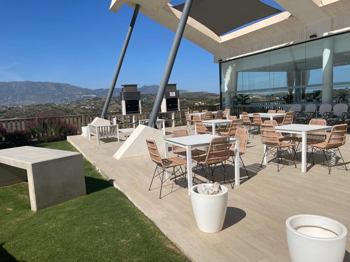 מאלגה 2-Bedroom-Apartment With A Terrace, Pool, Gym מראה חיצוני תמונה