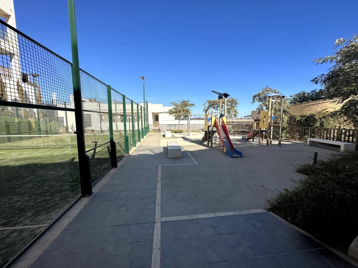 מאלגה 2-Bedroom-Apartment With A Terrace, Pool, Gym מראה חיצוני תמונה