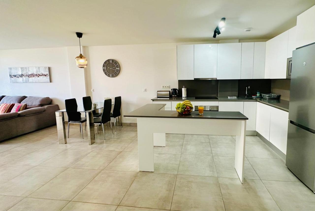מאלגה 2-Bedroom-Apartment With A Terrace, Pool, Gym מראה חיצוני תמונה